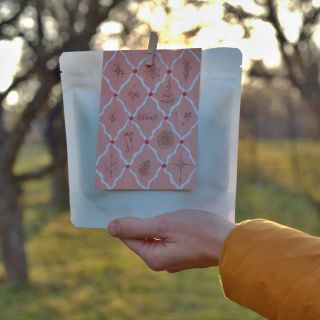 Po roce se k nám opět vrátila 🥳 Limitka z farmy El Placer, skořicí infuzovaná zrna a kafe co chutná jako perníček a...